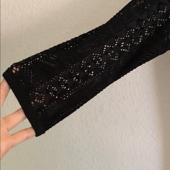 Black Robe - Picture 3 of 5